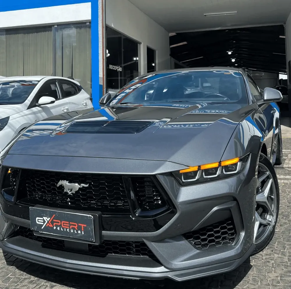 Ford Mustang preto
